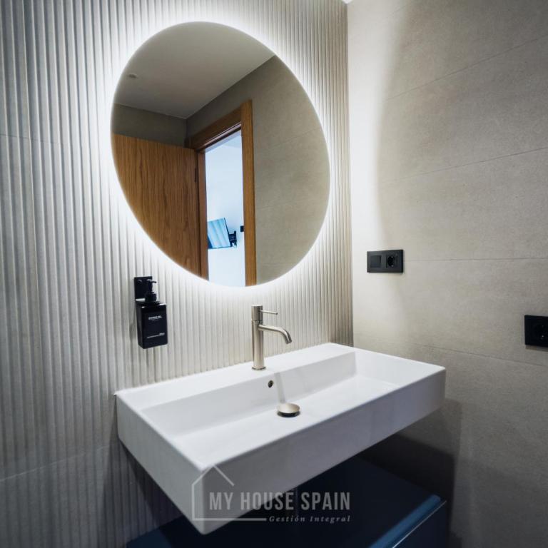 Hotel Central by MyHouseSpain - Habitación Doble - 9