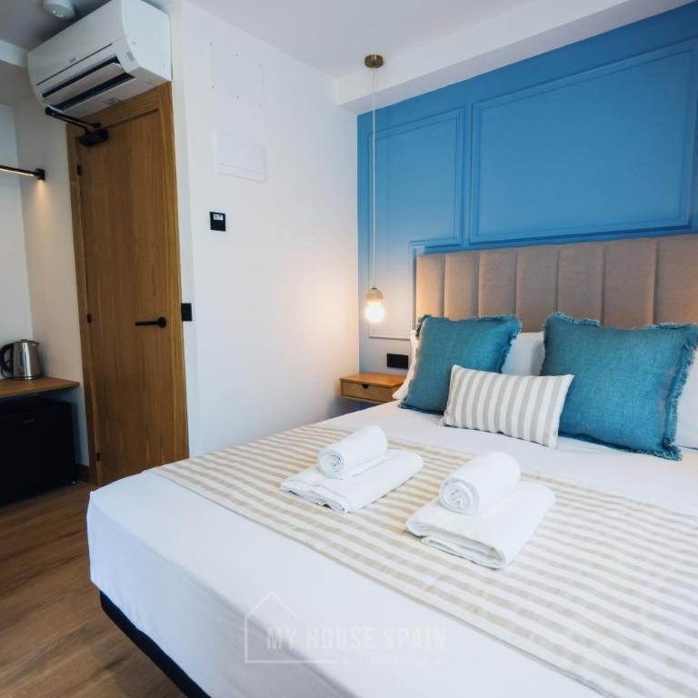 Hotel Central by MyHouseSpain - Habitación Doble - 3