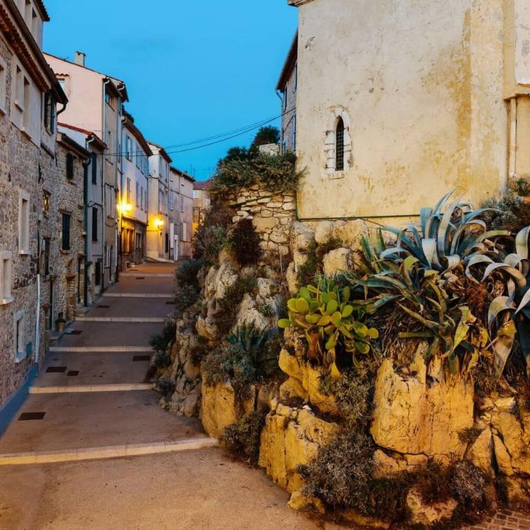 Studio Cap d Antibes Balcon vue mer - Studio avec Terrasse - 26