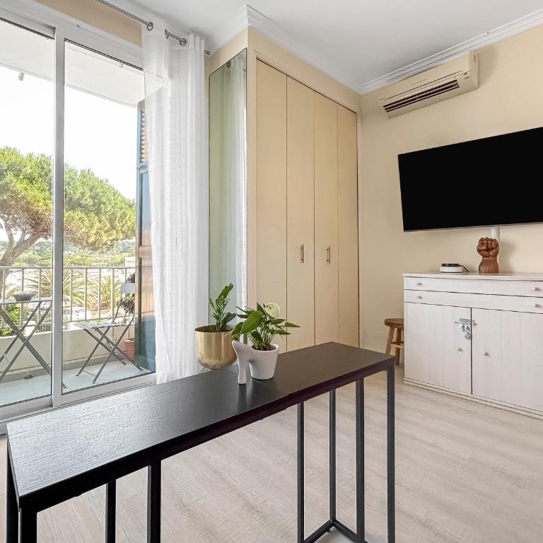 Studio Cap d Antibes Balcon vue mer - Studio avec Terrasse - 9