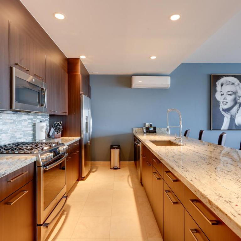 Luxe Mtn Top Retreat w/ Pool Access & Sea View! - Apartamento - 4