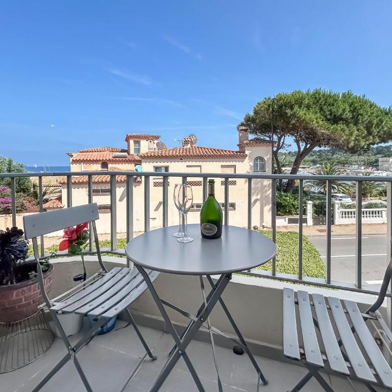 Studio Cap d Antibes Balcon vue mer - Studio avec Terrasse - 1