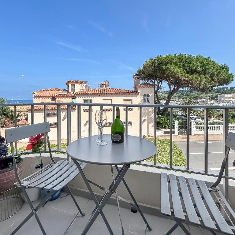 Studio Cap d Antibes Balcon vue mer - Studio avec Terrasse - 23