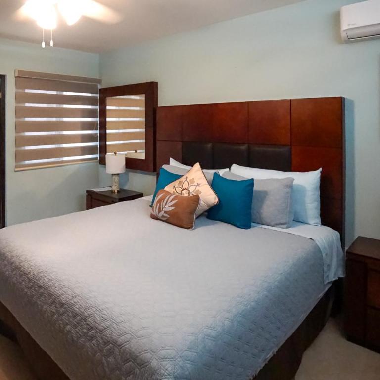 Luxe Mtn Top Retreat w/ Pool Access & Sea View! - Apartamento - 13