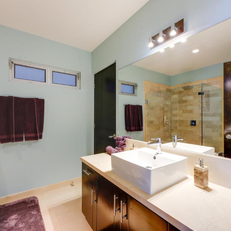 Luxe Mtn Top Retreat w/ Pool Access & Sea View! - Apartamento - 14