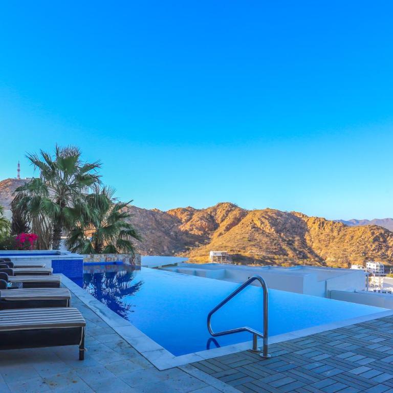 Luxe Mtn Top Retreat w/ Pool Access & Sea View! - Apartamento - 22