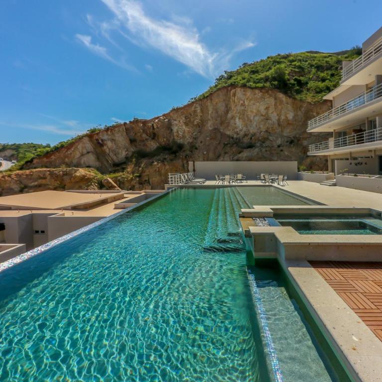Luxe Mtn Top Retreat w/ Pool Access & Sea View! - Apartamento - 25