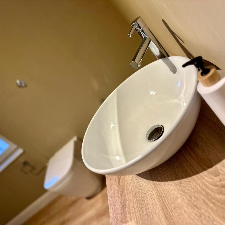 Domoi Property Apartment - Three-Bedroom Apartment with Balcony - 22