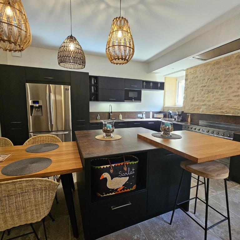 LA MAISON VALENTIN AU COEUR DE LA CITE MEDIEVALE - Apartment - 7