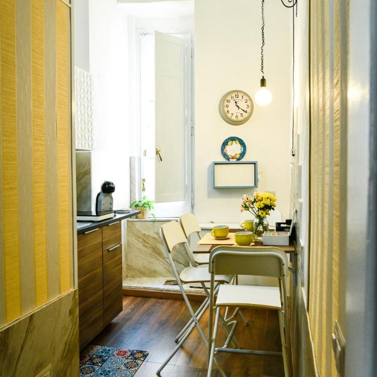 Le suite Vomero - Two-Bedroom Apartment - 32