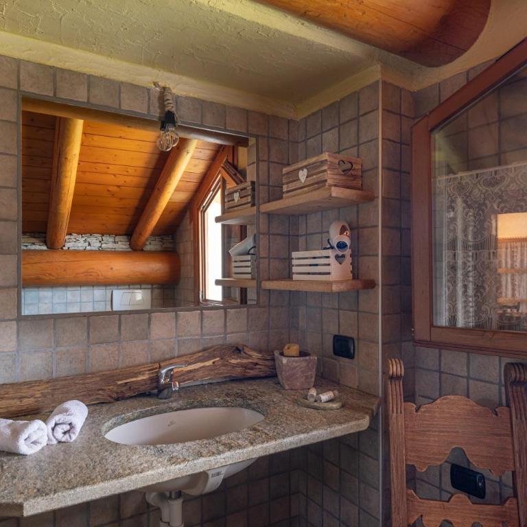 ROSINA HOUSE e CHALET - Camera Matrimoniale con Bagno Privato - 6