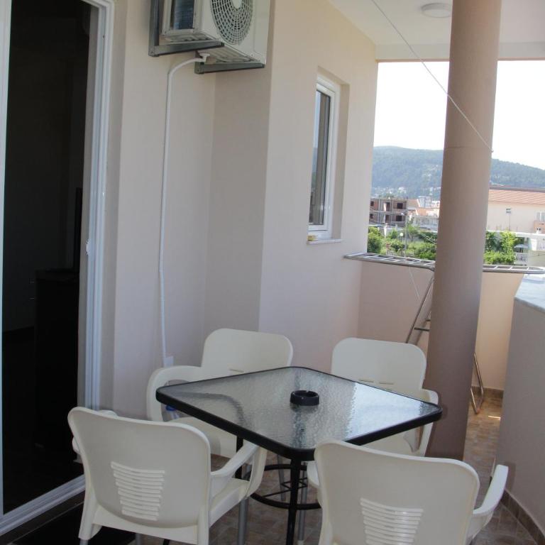 Apartments Family Ibrahimi - Apartman s 2 Spavaće Sobe sa Balkonom i Terasom - 11