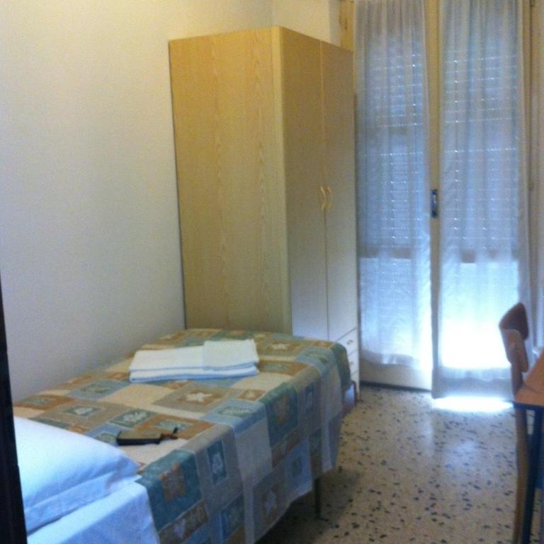 Hotel Italia - Camera Singola Standard con Bagno in Comune - 2
