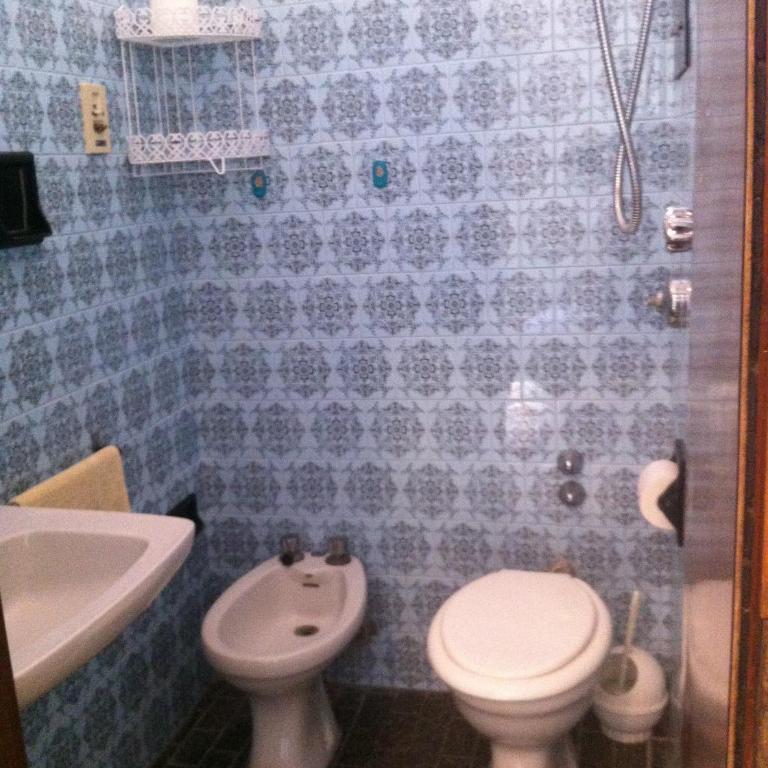 Hotel Italia - Camera Doppia con Letti Singoli - 2