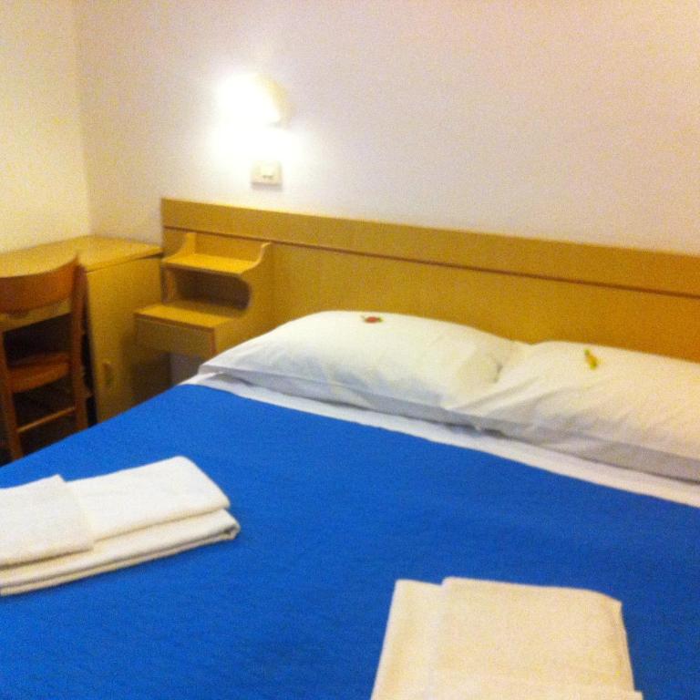 Hotel Italia - Camera Matrimoniale Standard - 2