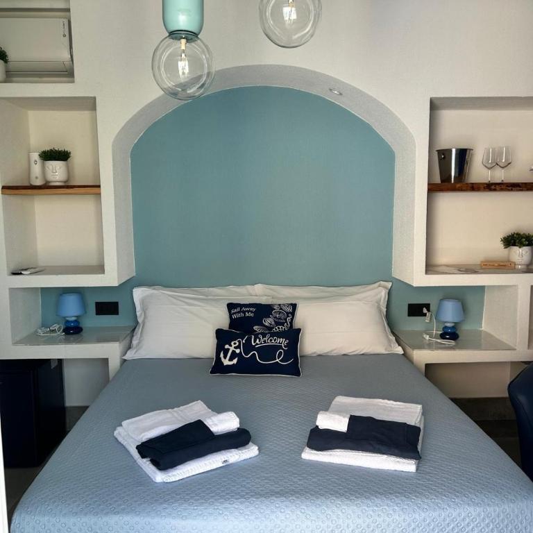 Panhouse Rooms & Suite - Queen Room with Pool View - 25