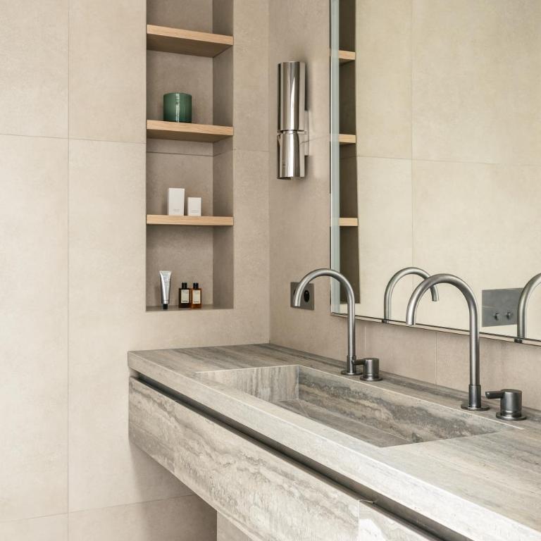 Mondovi Luxury Suites - Parisian Suite – 1 Bedroom - 9