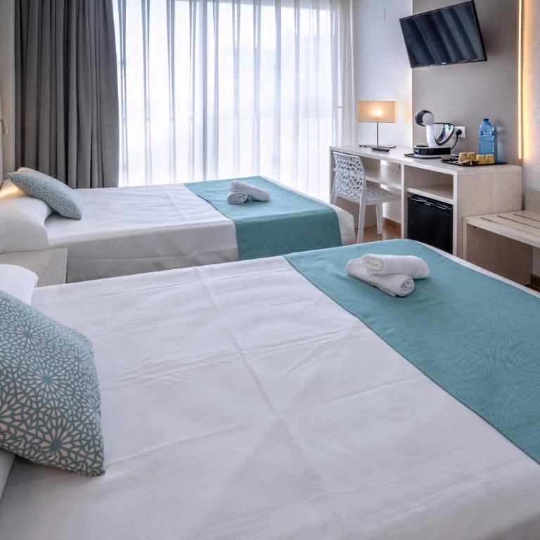 4R Salou Park Resort I - Suite Junior (2 adultos + 2 niños) - 3