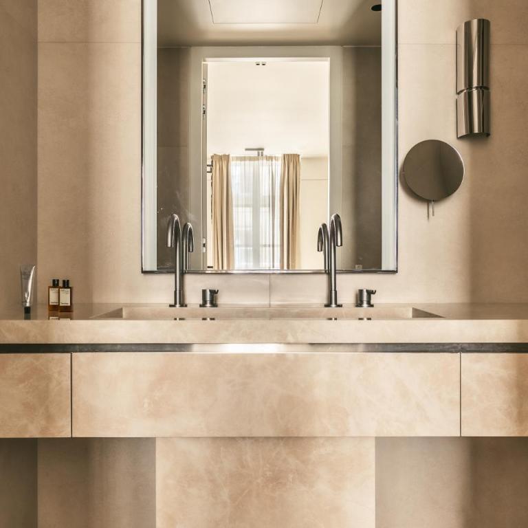 Mondovi Luxury Suites - Large Suite – 2 Bedrooms - 5