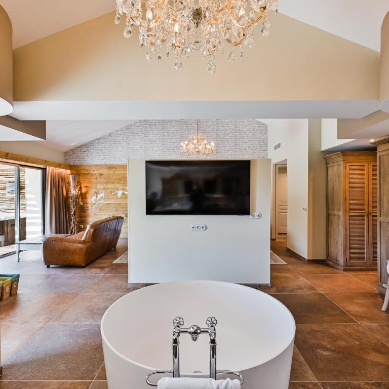 Le Hameau Des Pesquiers Ecolodge & Spa, Curio Collection By Hilton - Suite Lit King-Size avec 2 Bain à Remous - 4