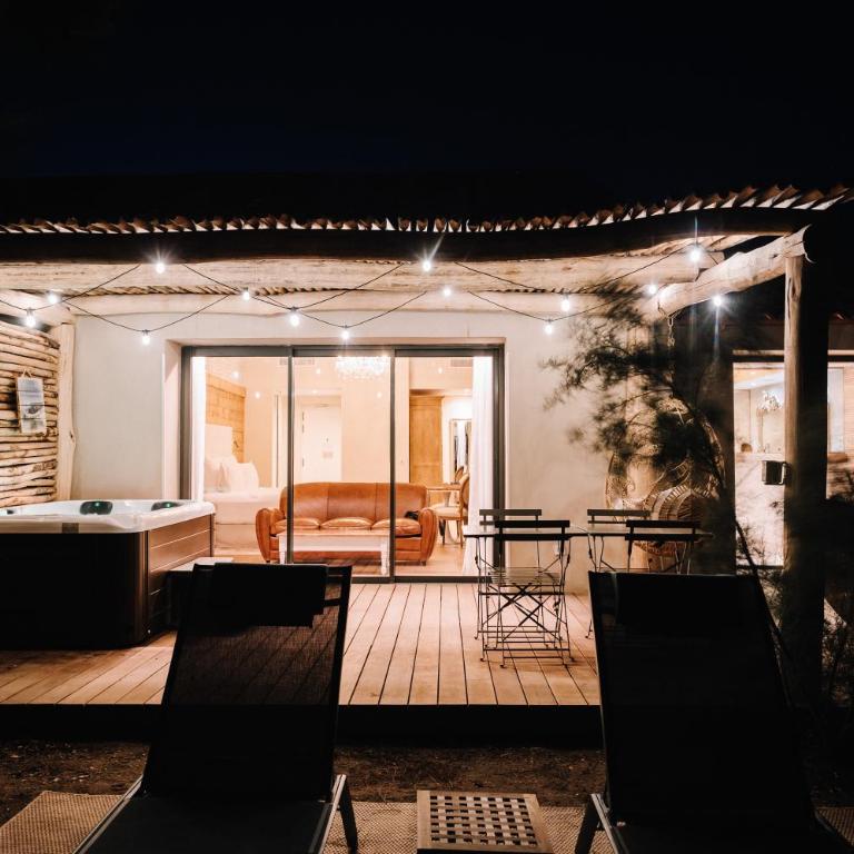 Le Hameau Des Pesquiers Ecolodge & Spa, Curio Collection By Hilton - Suite Lit King-Size avec 2 Bain à Remous - 1