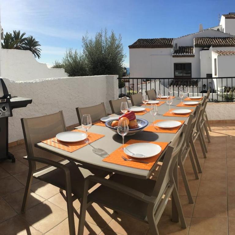 Villa Las violetas with 2 communal pools - Casa - 10