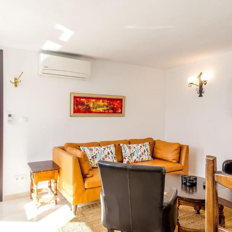 Villa Las violetas with 2 communal pools - Casa - 14