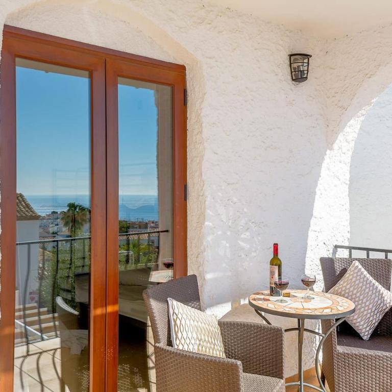 Villa Las violetas with 2 communal pools - Casa - 19