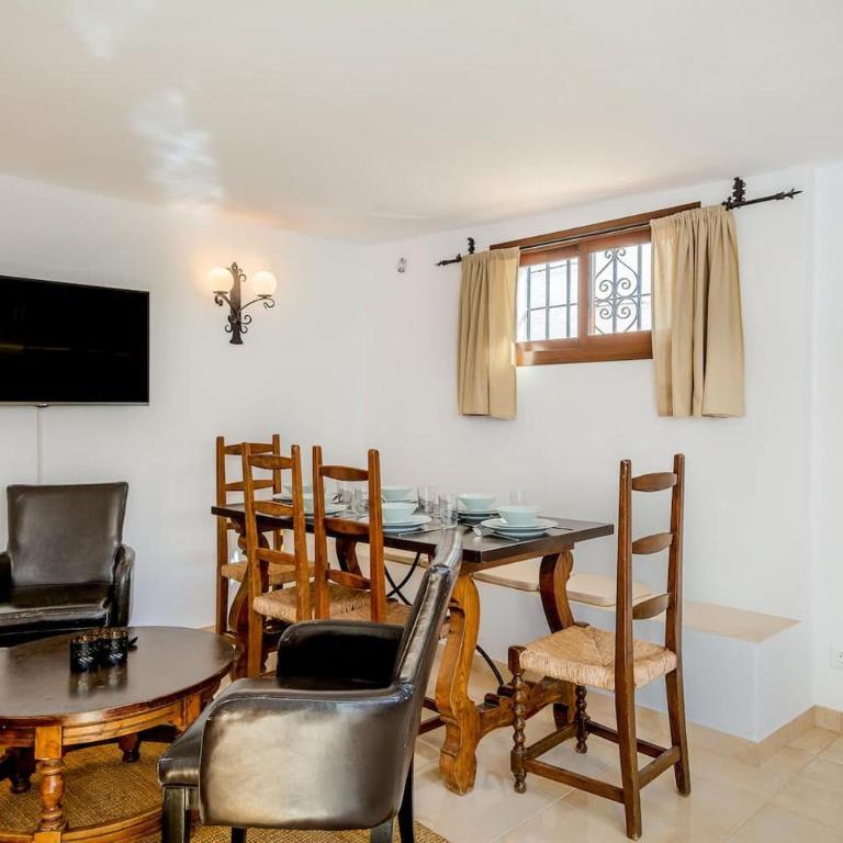 Villa Las violetas with 2 communal pools - Casa - 29
