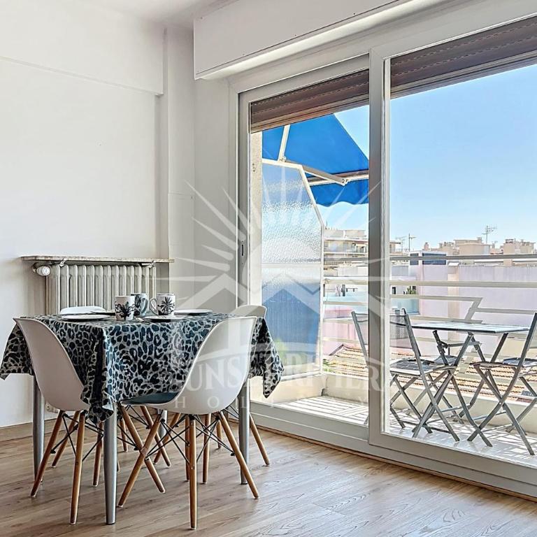 L'AIGLON Appartement AirCo in the town center for 4 By Sunset - Apartment - 4