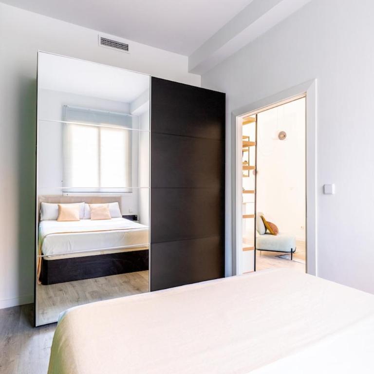Attic Oasis with terrace - Two-Bedroom Apartment with Terrace - 29