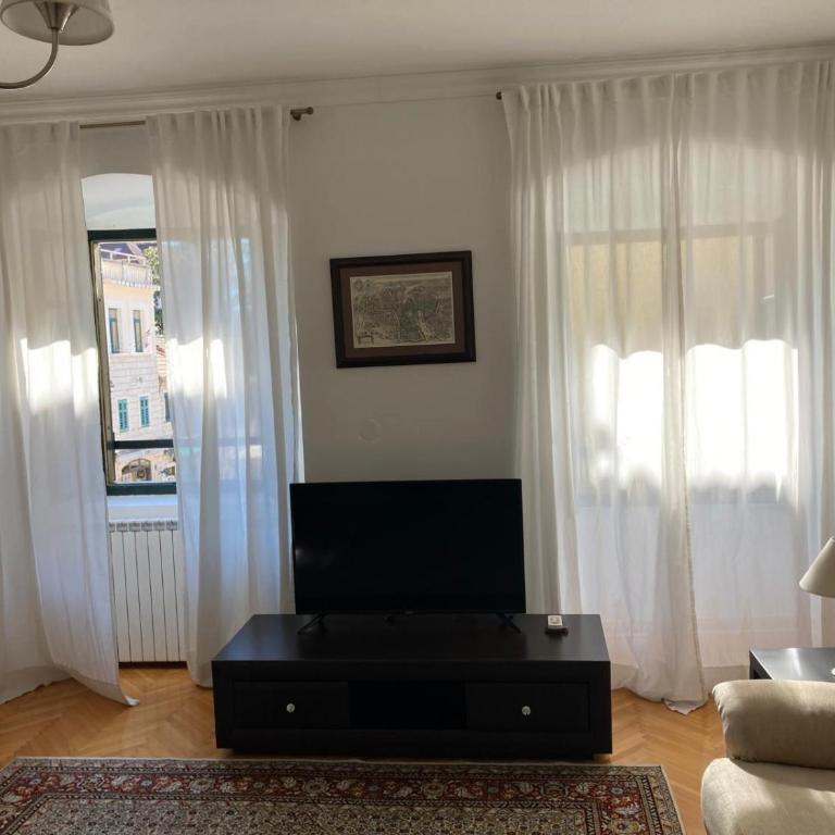 Old Town Herceg Novi Main Square - One-Bedroom Apartment - 2