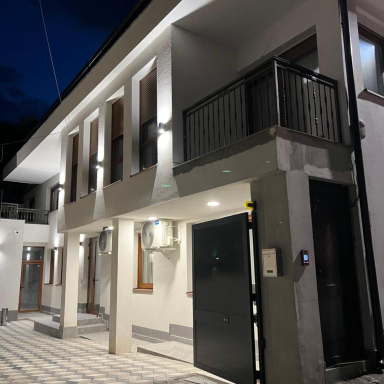 AMARIS Suites Sarajevo - Studio with Balcony - 2