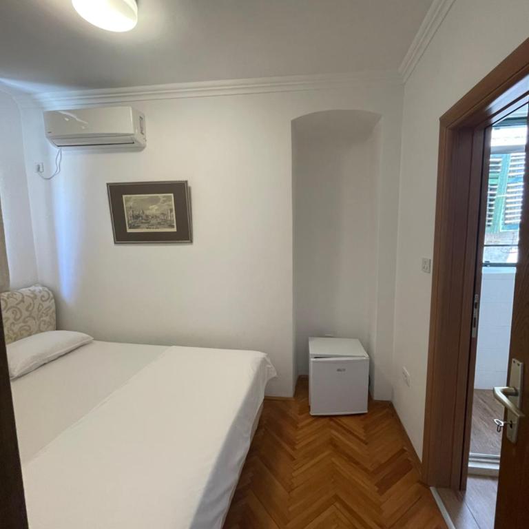 Old Town Herceg Novi Main Square - Four-Bedroom Luxury Apartment - 4