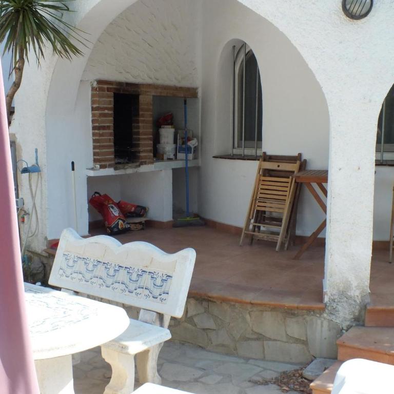 Villa con piscina privada y jardín cerrado en Castelló d'Empúries, ideal para 6-8 personas - ES-204-1 - Villa - 5