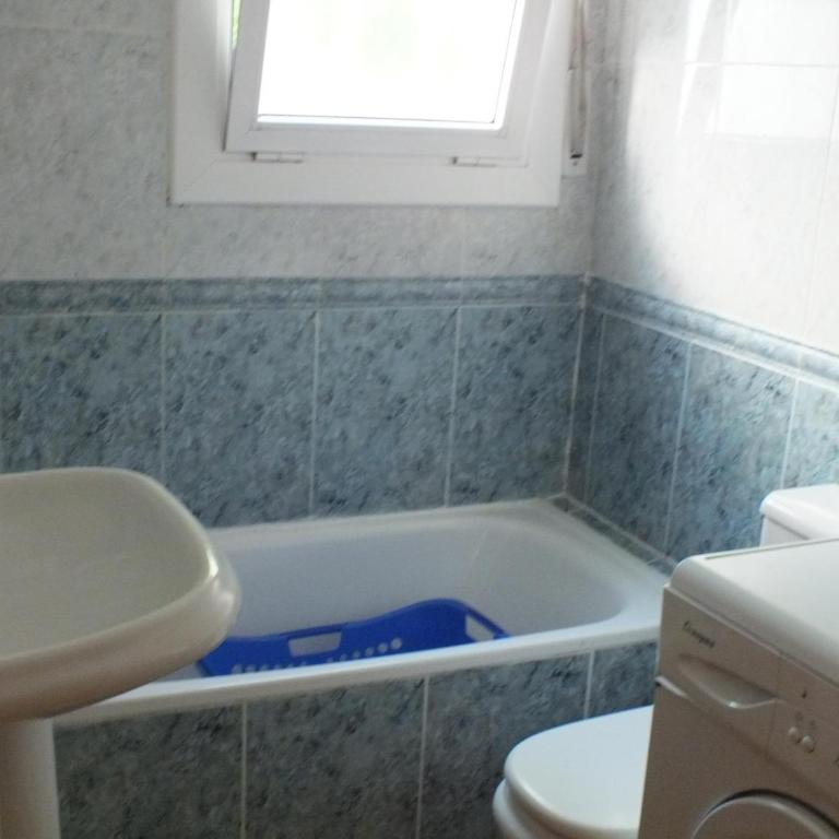 Villa con piscina privada y jardín cerrado en Castelló d'Empúries, ideal para 6-8 personas - ES-204-1 - Villa - 10