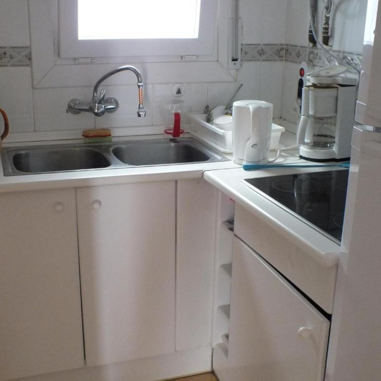 Villa con piscina privada y jardín cerrado en Castelló d'Empúries, ideal para 6-8 personas - ES-204-1 - Villa - 13