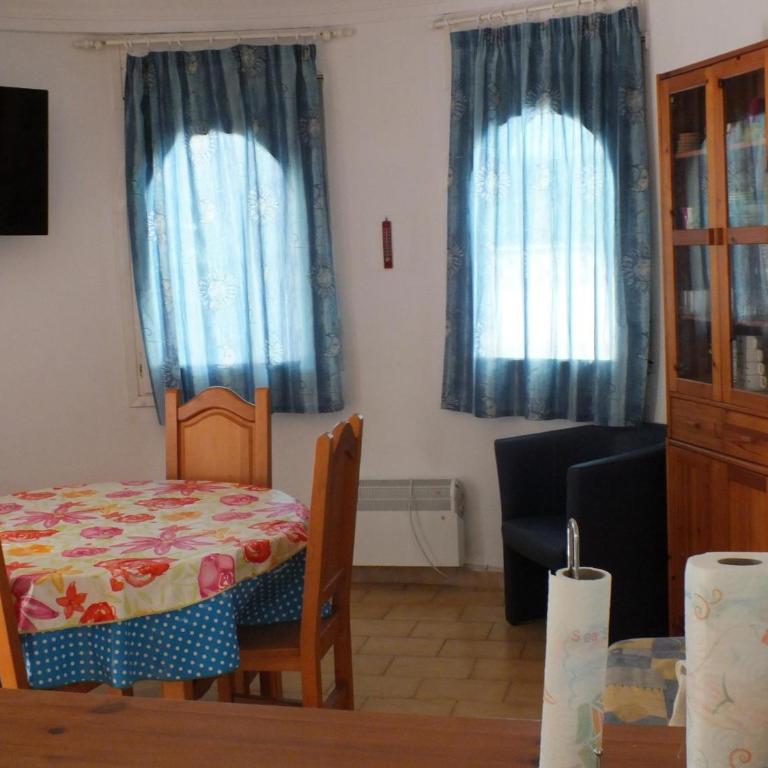 Villa con piscina privada y jardín cerrado en Castelló d'Empúries, ideal para 6-8 personas - ES-204-1 - Villa - 18