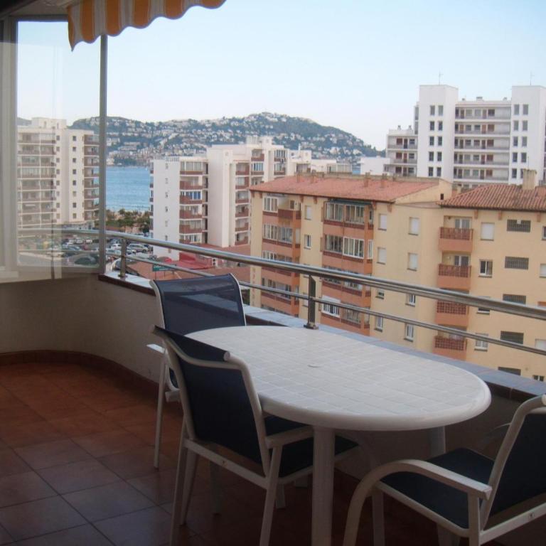 Apartamento a 50m de la playa con Wi-Fi y terraza, 2 dormitorios, 6 pers. - ES-204-26 - Apartment - 3