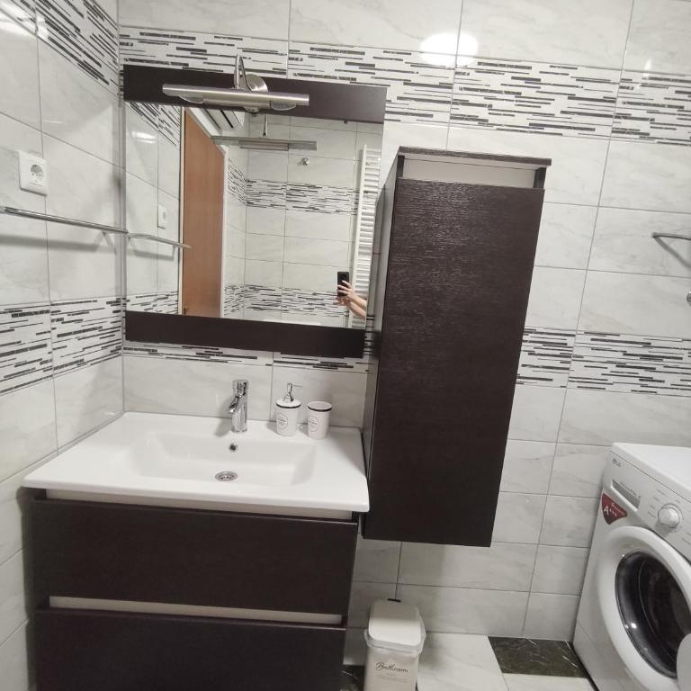 Apartman Lidija - Apartman sa 3 Spavaće Sobe i Balkonom - 9