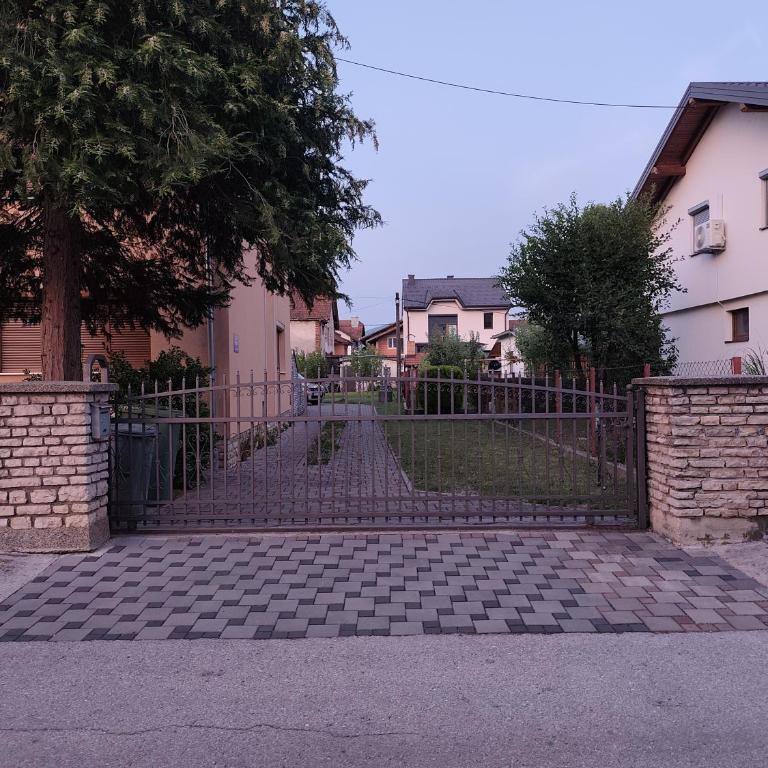 Apartman Lidija - Apartman sa 3 Spavaće Sobe i Balkonom - 29