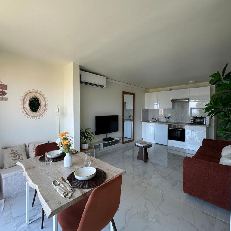 Ambiance terracotta sur la baie des anges - Appartement - Vue sur Mer - 3