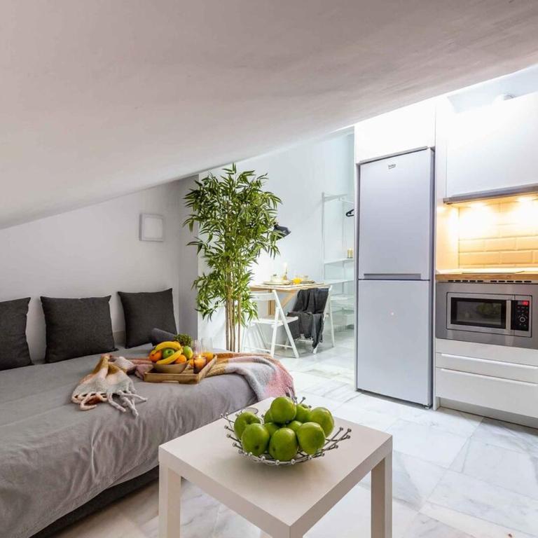 Cozy Studio with Terrace Near Center by TuriVida - Apartamento - 1