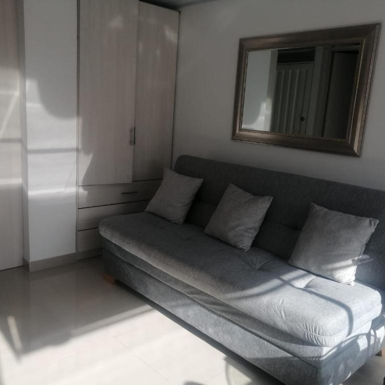 Acogedor apartaestudio, dos ambientes, cerca al aeropuerto, al terminal de transporte, central en Bogotá - Apartamento de 1 dormitorio - 4