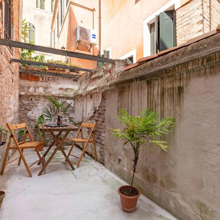 At the Venice Casino with Comfort - Two-Bedroom Apartment - 8