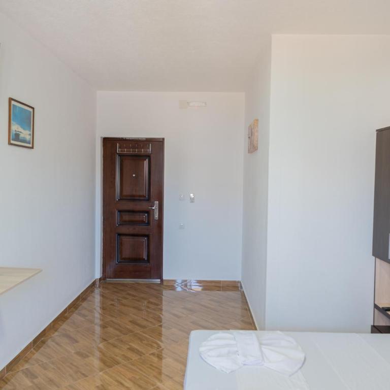 Vukli Apartments - Deluxe Double Room - 2