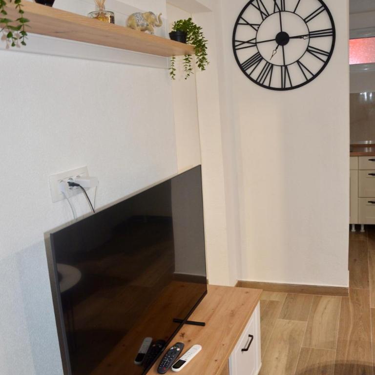 Cozy one bedroom apartment with parking - One-Bedroom Apartment - 8