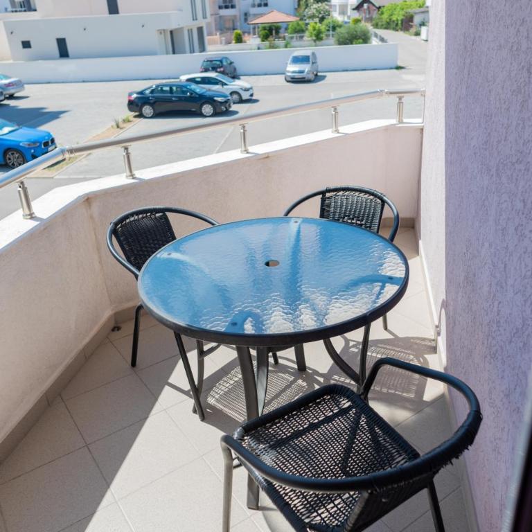 Vukli Apartments - Deluxe Triple Room - 1