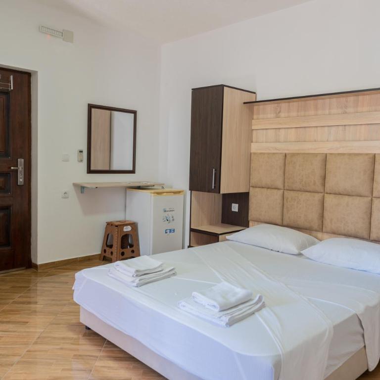 Vukli Apartments - Deluxe Triple Room - 5