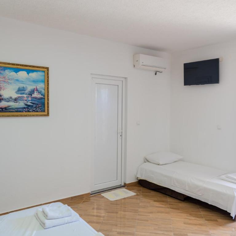 Vukli Apartments - Deluxe Triple Room - 8